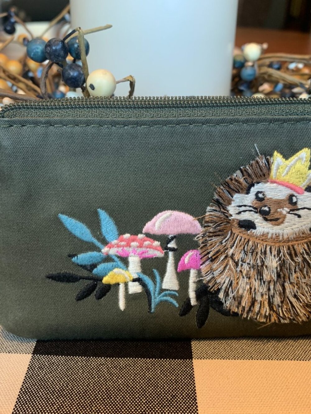 Vera Bradley Zip ID keyring Olive green Hedgehog